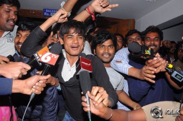 Yevadu Premiere Show